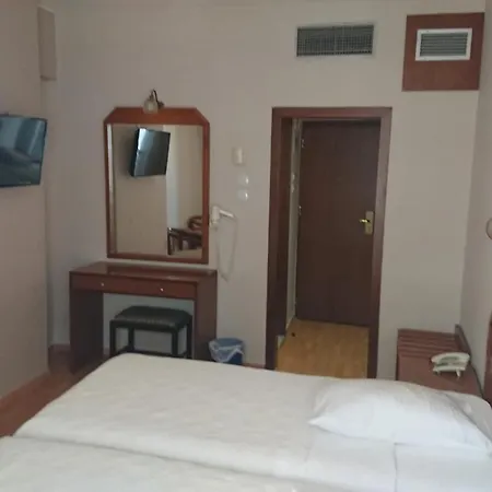 Economy 2* Athens